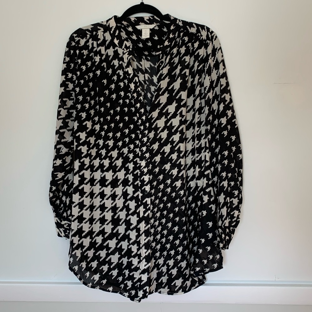 H&M long sheer houndstooth blouse